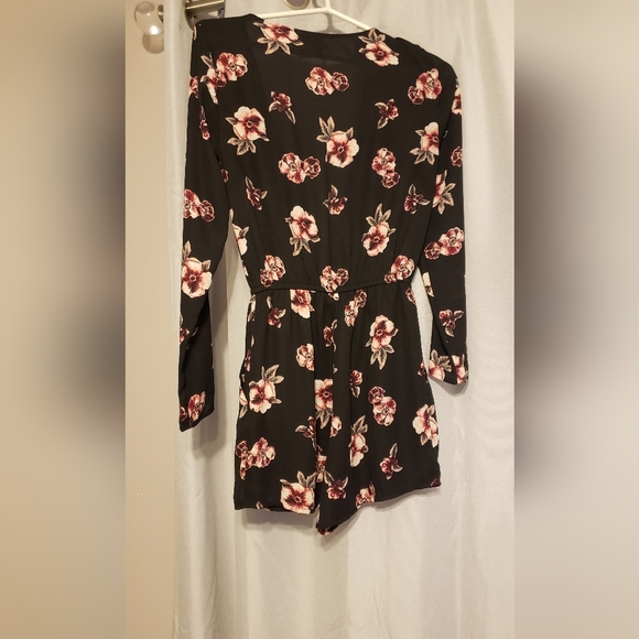 H&M Divided Women's Black Floral Romper Size 4 - Picture 5 of 8